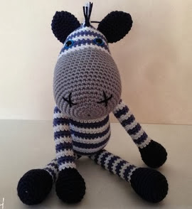 http://manualidades.facilisimo.com/blogs/general/cebra-amigurumi-patron-gratis_965894.html