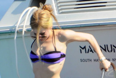 Latest Avril Lavigne Bikini pic