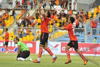 Pemain Berloyalitas Tinggi Berjuang , Pemain Bayaran enak-enakan nonton di Tribun , Persija vs Persisam Imbang