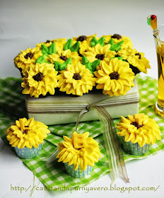 <img src="cupcake bunga matahari.jpg" alt="cup cake bunga matahari ">