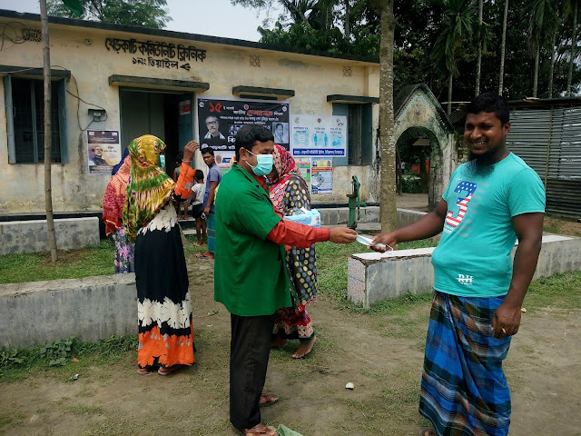 করোনা ভাইরাস প্রতিরোধে ও জনসচেতনতায় মাস্ক বিতরন করা হয়।