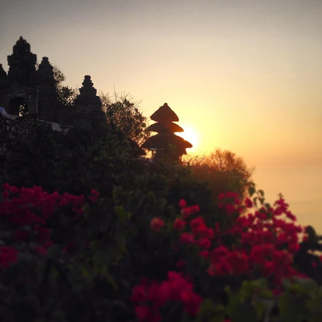 sunset di pura uluwatu