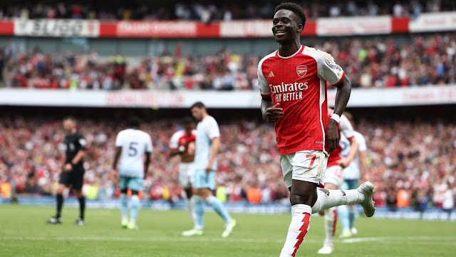 Bukayo Saka curls past Turner to hand Arsenal opening day win