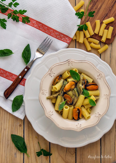 Pasta con alcachofas y mejillones