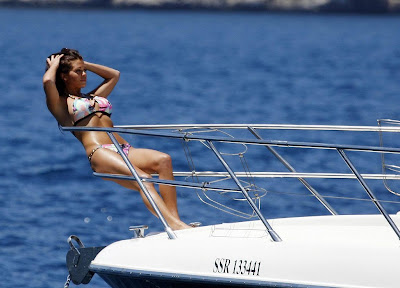 <br />busty Bianca Gascoigne bikini candids in Marbella, Spain - photo 1
