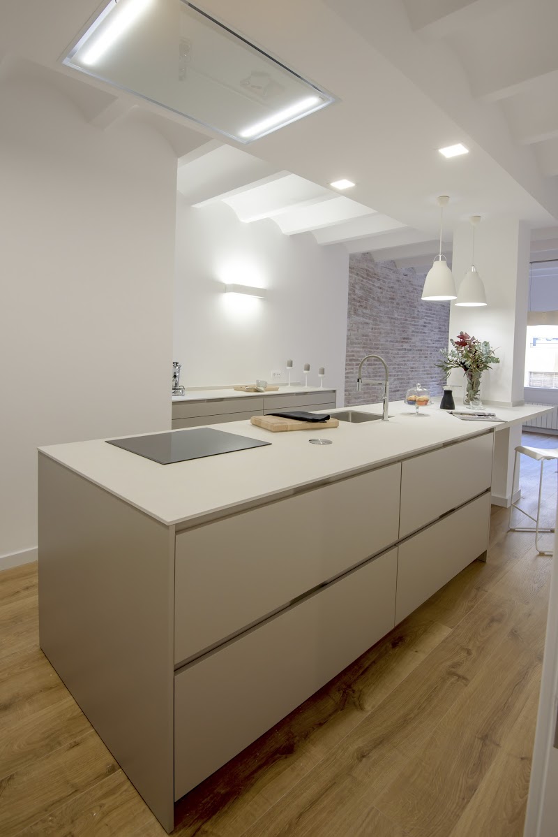 Cocina con una gran isla central - Santos Maragall