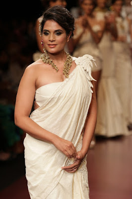 Richa Chadda walks the ramp at IIJW 2015 Photos