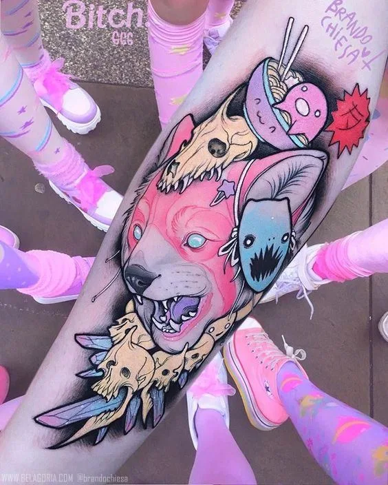 Vemos un Tatuaje anime de color rosa