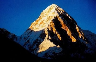 8 of the Most Beautiful Mountains in the World Seen On lolpicturegallery.blogspot.com