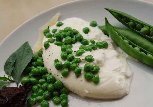 Burrata aux petits pois