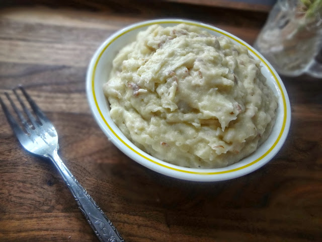 Crock Pot Roasted Garlic Mashed Potatoes