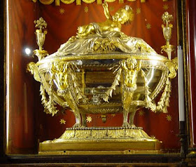 Relíquias do presépio de Belém, em artística urna. Basílica de Santa Maria Maggiore, em Roma.