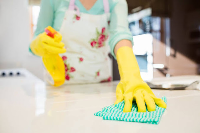 اكتشف خلطات طبيعية خارقة لتنظيف رخامة المطبخ وجعلها لامعة بدون مجهود