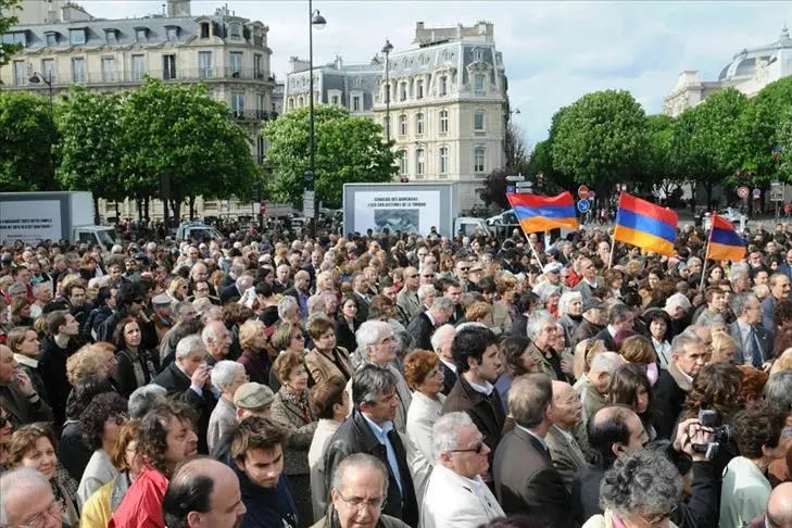 "Nikole Pashinyan is a traitor" ... Thousands of protesters demand Pashinyan's resignation - Demonstration in front of a building in the Armenian capital Yerevan