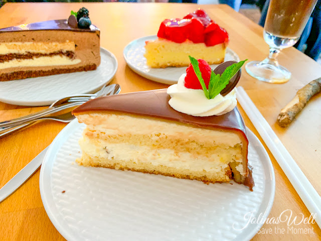 Torten im Café Emil und Lieschen im Freilichtmuseum Molfsee (Ostsee)