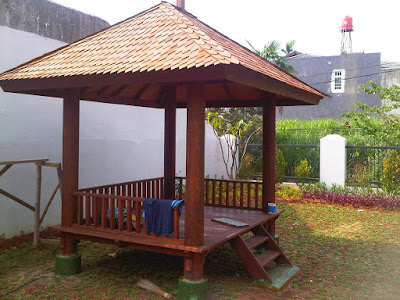 Saung-kayu-kelapa-gazebo