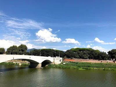 ピサのアルノ川周辺風景