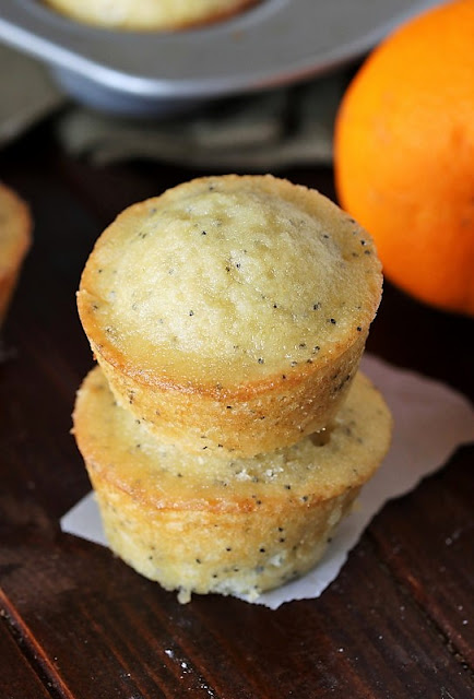 Glazed Poppy Seed Muffins alongside Strawberry Butter ikon Glazed Poppy Seed Muffins alongside Strawberry Butter