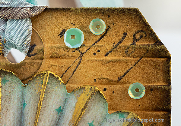 Layers of ink - Rosette Tag Tutorial by Anna-Karin Evaldsson. Add sequins.