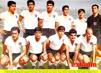 C .S. DEPORTIVO COLO COLO - Santiago de Chile, Chile - Temporada 1965 - Óscar Montalvo, Hugo, Lepe, Eladio Rojas, Sergio Navarrom Humberto Cruz y Omar Soto; Mario Moreno, Sergio Ramírez, Roberto Rojas, Elson Beyruth y Robeto Frojuelo - Colo Colo se clasificó 7º en el Campeonato de 1ª División de Chile