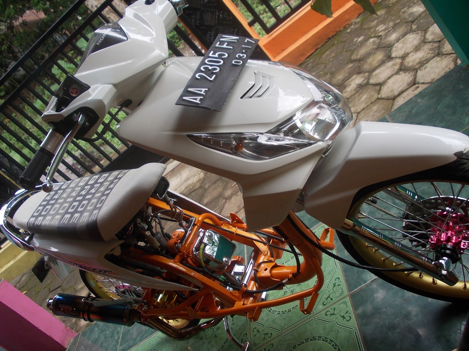 Gambar Modifikasi Motor Honda Beat Putih Terkeren Ind Modified