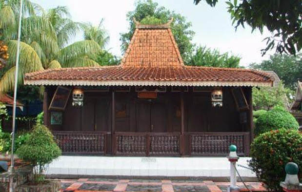 7 RUMAH ADAT DI PULAU JAWA-BALI-MADURA