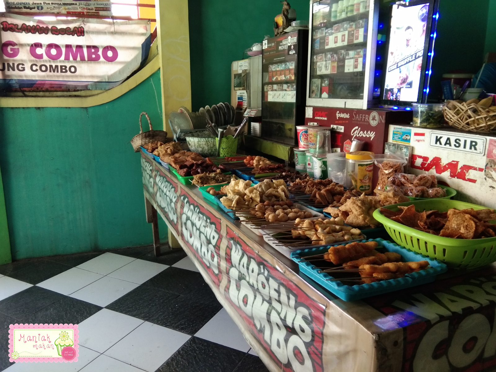  salah satu makanan favorit saya selama saya kuliah di Solo sampe sekarang Waroeng Combo, Solo