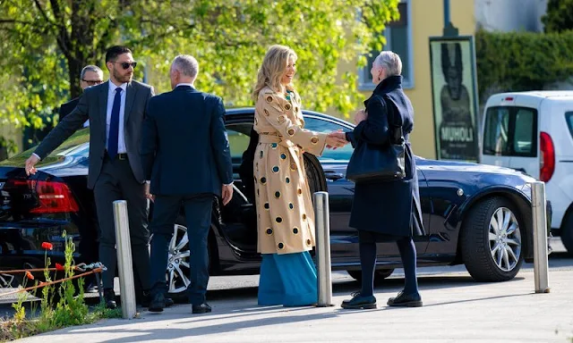 Queen Maxima wore a trench coat by Claes Iversen. Trench Pazia from Claes Iversen 2019 collection. Dries van Noten wide-leg pants