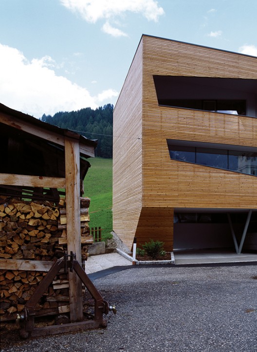 PRANCHETA DE ARQUITETO: MADEIRA: CUBE HOUSE, TIROL