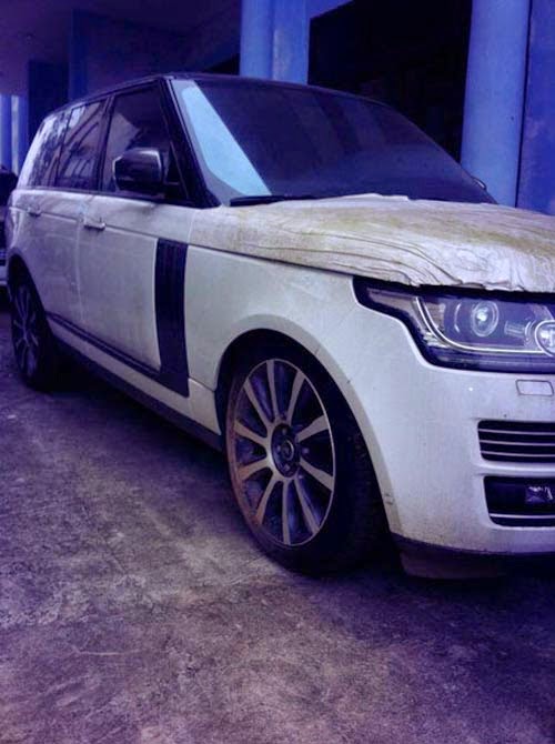 Xe tiền tỷ Range Rover Autobiography 2013 phủ bụi tại VN - 1