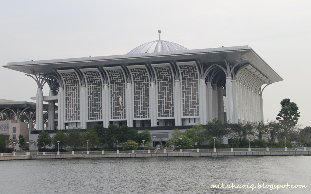 Mikahaziq: A Day Out @ Cruise Putrajaya & Botanical Gardens