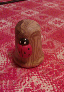 Coccinella in lana e legno  / Wool and wood ladybug  - lanaelegno.blogspot.it