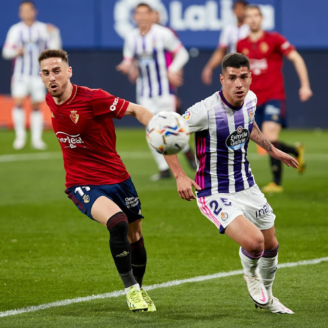 Kike Barja y Lucas Olaza. C. A. OSASUNA 0 REAL VALLADOLID C. F. 0. 13/03/2021. Campeonato de Liga de 1ª División, jornada 27. Pamplona, Navarra, estadio El Sadar. GOLES: No hubo.