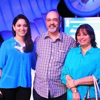 Tamannaah Bhatia bersama orang tuanya