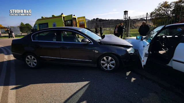 Τροχαίο ατύχημα από σύγκρουση αυτοκινήτων στην διασταύρωση Τσεκρέκου στο Ναύπλιο (βίντεο)