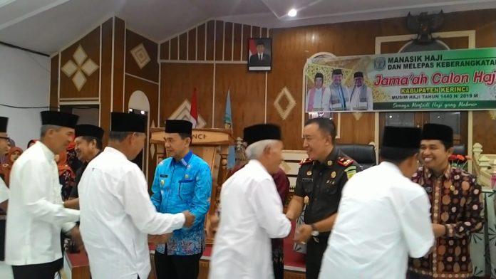 Bupati Kerinci Adirozal Lepas 337 Jamaah Calon  Haji Kerinci