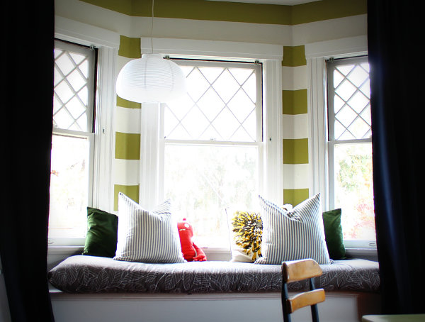 Inspirational Ideas of Cozy Window Seats