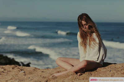 sad-alone-cute-girl-beach-fall-in-love-blonde-beauty-hot