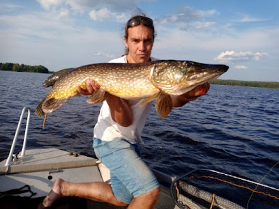 Kuvassa kalatalousasiantuntija Juha Ojaharju