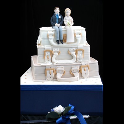 Site Blogspot  Design Wedding Cake on Design Wedding Cakes And Toppers  Three Tier Suitcase Cake