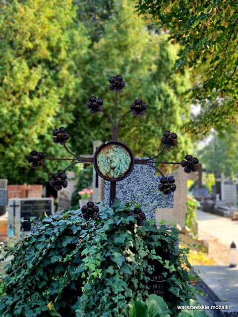 Warszawa Warsaw cementery warszawskie cmentarze Targówek nagrobek Bródno groby krzyż