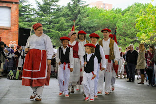 Alarde infantil de danzas de las fiestas de Beurko Bagatza