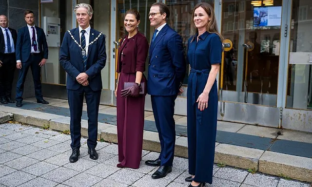 Andiata Kamille wine red trousers. Crown Princess Victoria wore a wine red Kiana blouse by Andiata