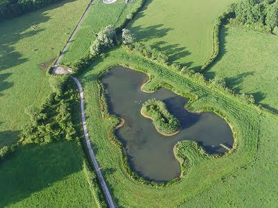 7 Bentuk Danau Terunik di Dunia