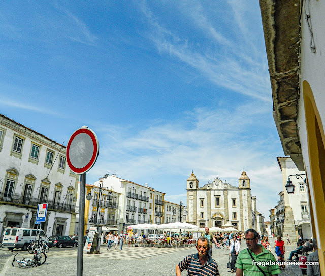 Praça do Giraldo em Évora, Portugal