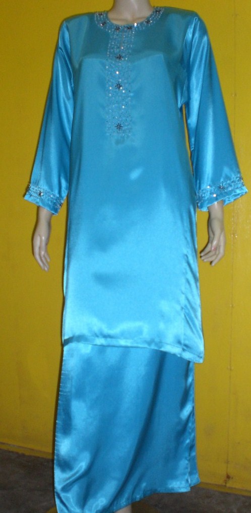 SINARAN KAMUNTING 52 Baju  Kurung  Satin Bermanik RM96 00