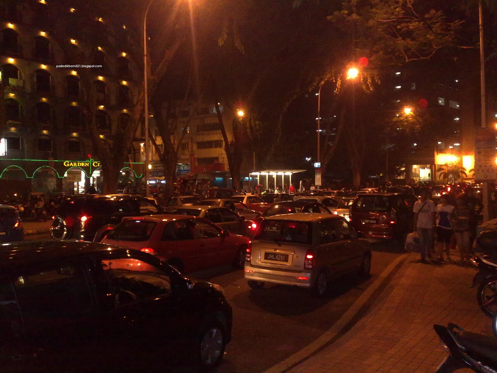 Suasana Bazar Raya Jalan TAR / Masjid India di Malam Raya 