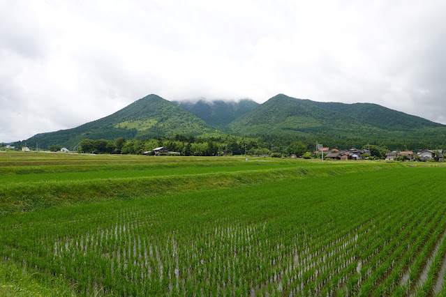 鳥取県西伯郡大山町今在家 佐摩山と孝霊山と免賀手山