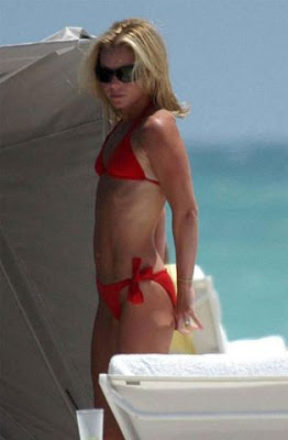 Kelly Ripa In A Swimsuit