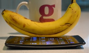 Banana phone ; LG G Flex 2 That Can Heal Scratches